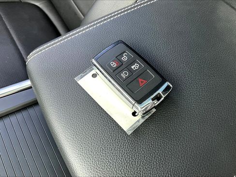 Used 2022 Jaguar XF R-Dynamic SE AWD/4WD image 15
