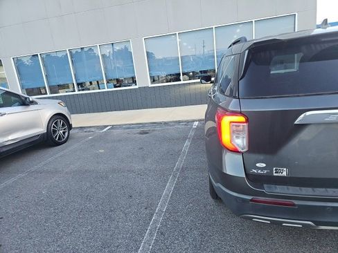 Certified 2020 Ford Explorer XLT w/ Equipment Group 202A image 6