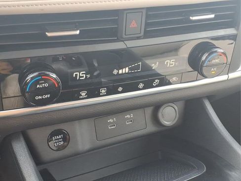 Used 2025 Nissan Rogue SV image 10