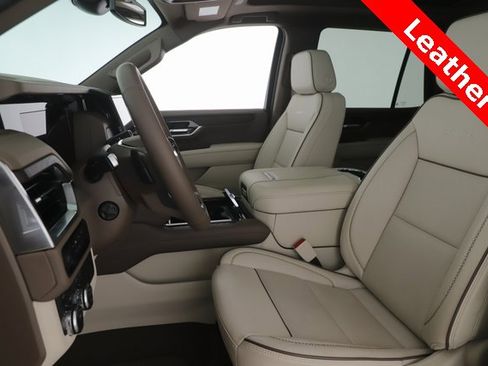 Used 2025 GMC Yukon Denali w/ Sun & Power Step Package image 17