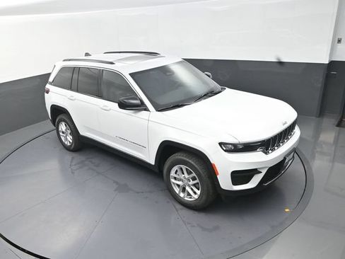 Used 2026 Jeep Grand Cherokee Laredo X AWD/4WD image 11