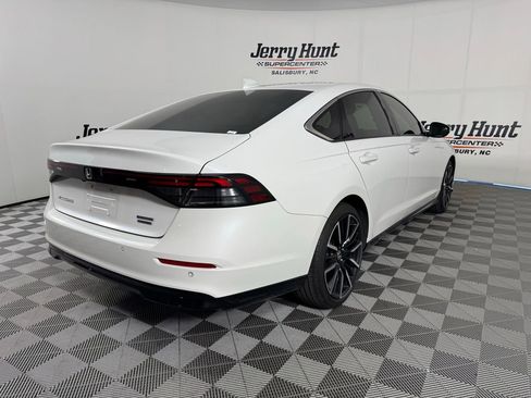 Used 2024 Honda Accord Touring image 7