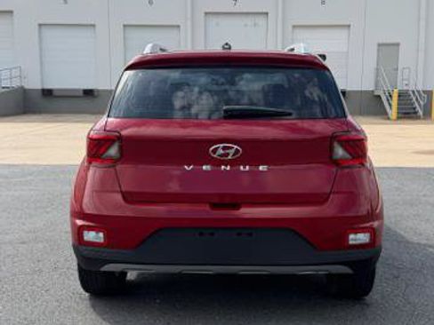 Used 2023 Hyundai Venue SEL FWD image 5
