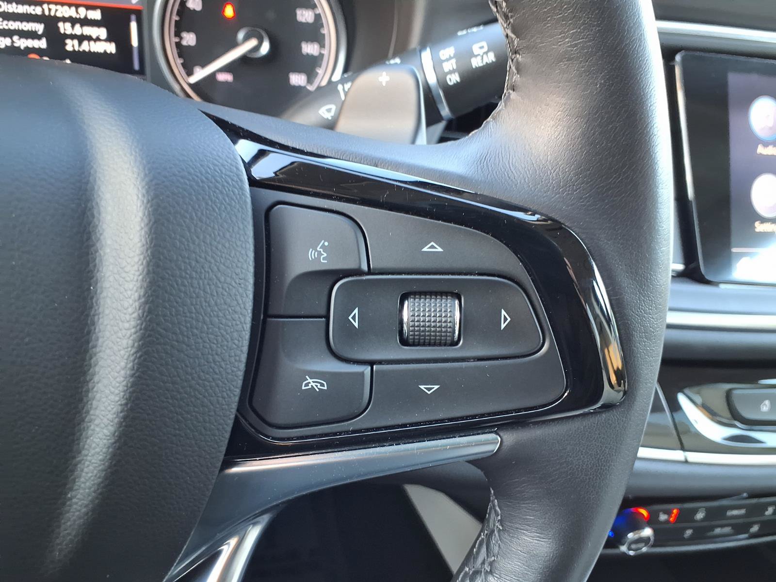 Used 2023 Buick Enclave Essence AWD/4WD image 11