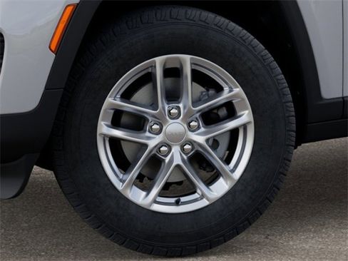 New 2025 Jeep Grand Cherokee Laredo X w/ Luxury Tech Group I image 8