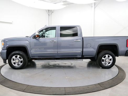 Used 2016 GMC Sierra 3500 Denali w/ Suspension Package, Off-Road AWD/4WD image 4
