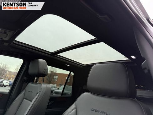 Used 2025 GMC Yukon Denali w/ Sun & Power Step Package image 32