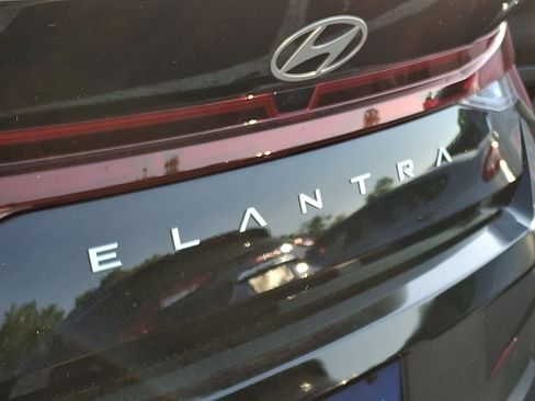 Used 2026 Hyundai Elantra SE FWD image 29