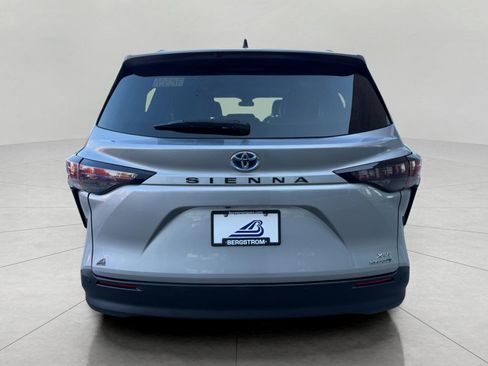 Used 2024 Toyota Sienna XLE image 10