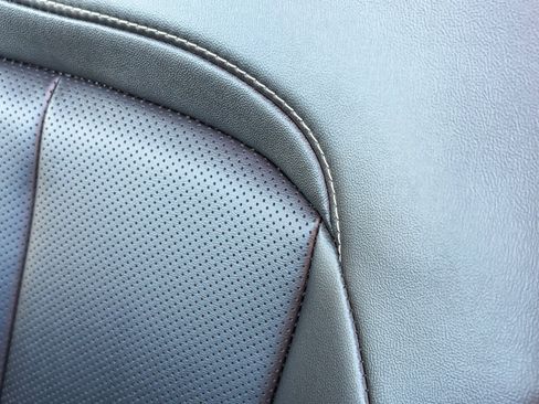 Used 2024 Jeep Grand Cherokee Limited w/ Luxury Tech Group II image 23