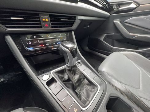 Used 2025 Volkswagen Jetta SEL FWD image 44