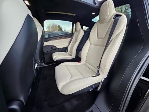 Used 2022 Tesla Model X image 51
