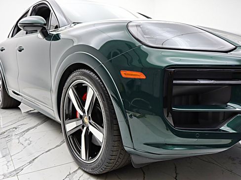 Used 2025 Porsche Cayenne GTS AWD/4WD image 17
