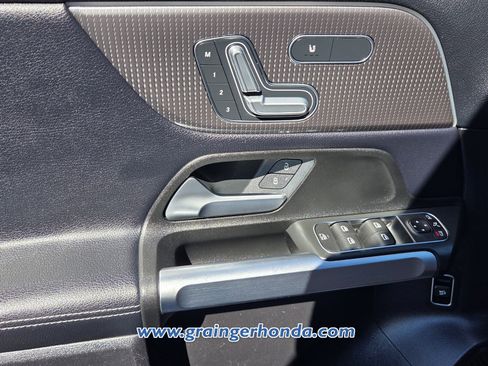Used 2021 Mercedes-Benz GLB 250 4MATIC w/ Premium Package image 28