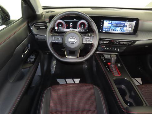 Certified 2025 Nissan Kicks SR image 35