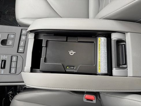 Certified 2022 Toyota Highlander XLE image 24