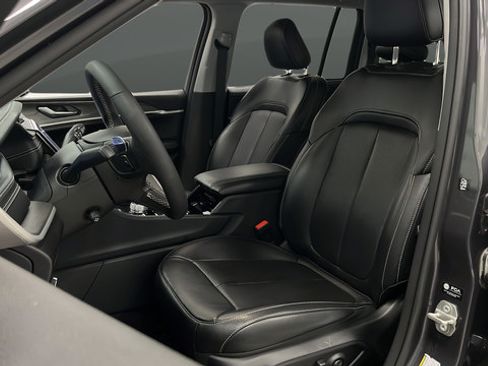 Used 2023 Jeep Grand Cherokee Limited w/ Luxury Tech Group II AWD/4WD image 9