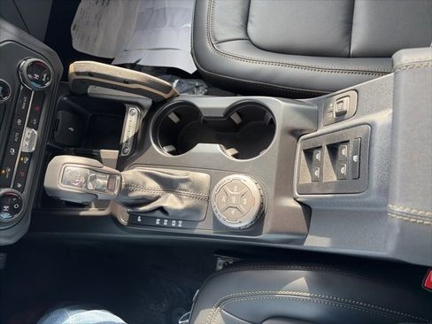 New 2025 Ford Bronco Badlands w/ Sasquatch Package image 24