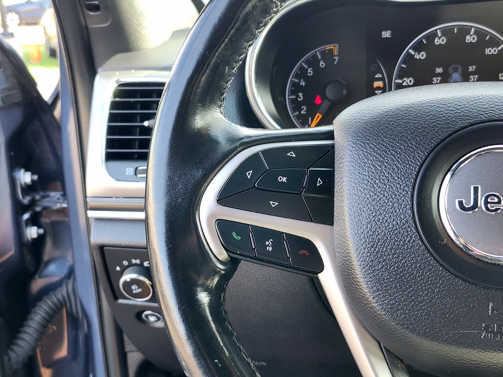 Used 2020 Jeep Grand Cherokee Limited AWD/4WD image 29