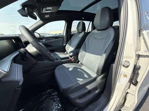 New 2026 Volkswagen Tiguan SE R-Line AWD/4WD image 12