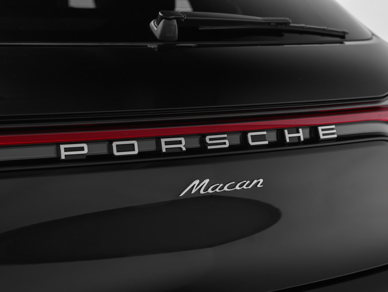 Certified 2026 Porsche Macan AWD/4WD image 19
