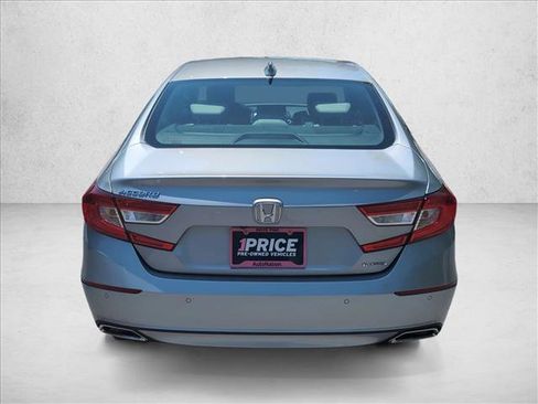 Used 2018 Honda Accord Touring image 6