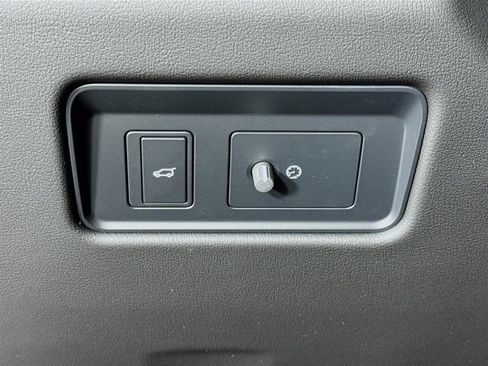 New 2026 Jaguar F-PACE SVR image 10