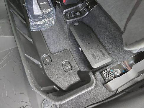 New 2025 Jeep Gladiator Sport image 81