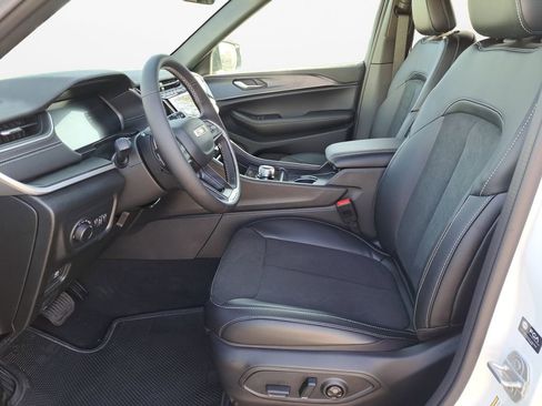 New 2025 Jeep Grand Cherokee 4WD image 19