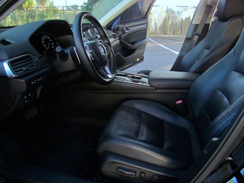 Used 2018 Honda Accord Touring image 11