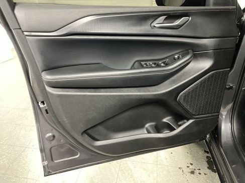 Used 2024 Jeep Grand Cherokee Laredo image 21