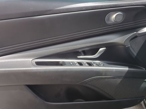 Used 2022 Hyundai Elantra Limited image 14