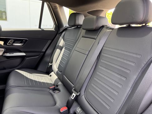 Certified 2025 Mercedes-Benz GLC 300 4MATIC image 33