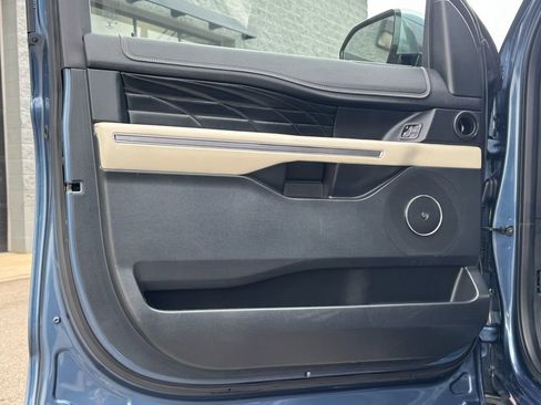 Used 2018 Ford Expedition Platinum image 35