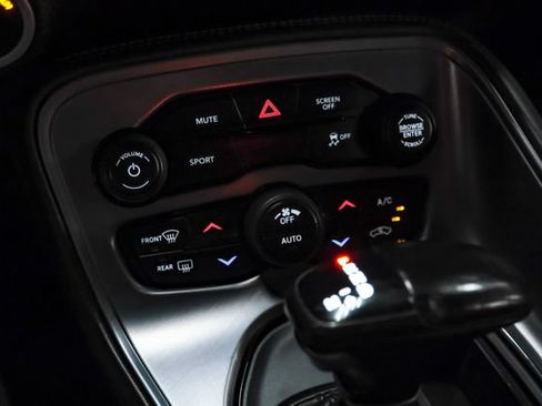 Used 2017 Dodge Challenger R/T RWD image 21