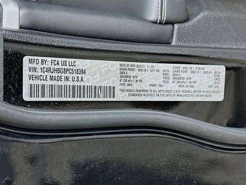 Used 2023 Jeep Grand Cherokee Limited w/ Black Appearance Package AWD/4WD image 12