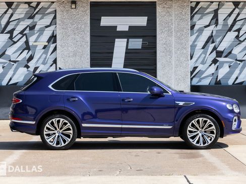 Used 2023 Bentley Bentayga image 18