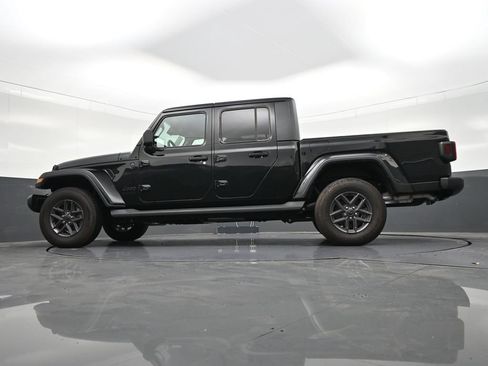 Used 2025 Jeep Gladiator Sport AWD/4WD image 23