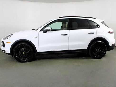 Certified 2023 Porsche Cayenne image 3