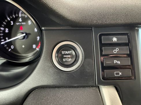 Used 2018 Land Rover Discovery Sport SE AWD/4WD image 17