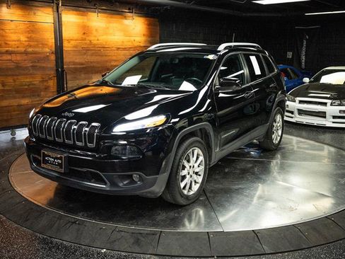 Used 2018 Jeep Cherokee Limited image 2