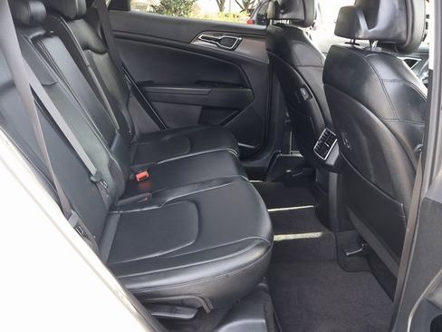 Used 2023 Kia Sportage SX image 17