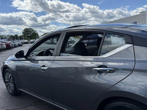 Used 2024 Nissan Altima 2.5 SV w/ SV Premium Package FWD image 16