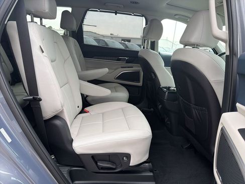 Used 2024 Kia Telluride EX w/ EX Captain's Chair Package image 32