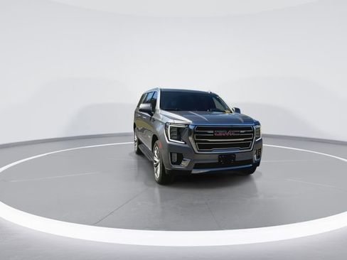 Used 2021 GMC Yukon XL SLT w/ Rear Media and Nav Package AWD/4WD image 3