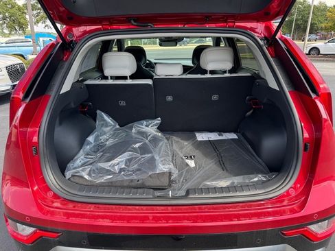 New 2025 Kia Niro EX Touring image 7
