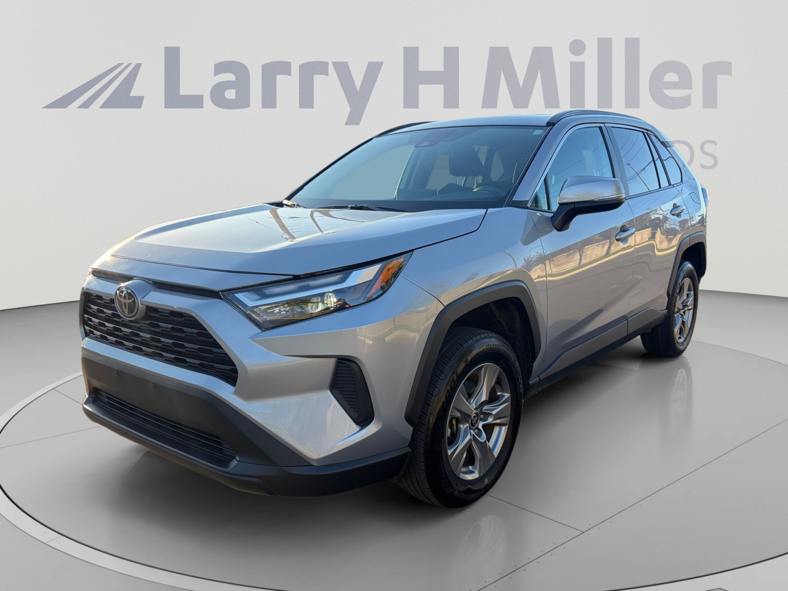 Used 2024 Toyota RAV4 XLE AWD/4WD image 1
