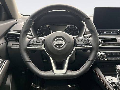 Used 2023 Nissan Altima 2.5 SR w/ SR Premium Package FWD image 12