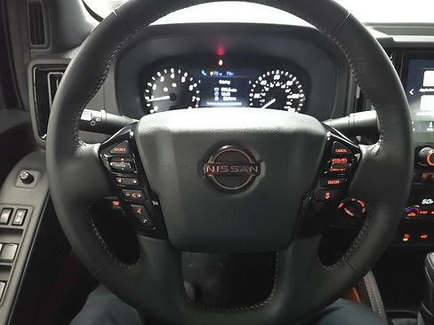 Used 2025 Nissan Frontier PRO-4X AWD/4WD image 19