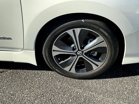 Used 2019 Nissan Leaf SV w/ SV Technology Package image 10